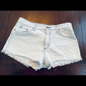 Carmar Light Wash Mid-Rise Cut-Off Shorts 29W